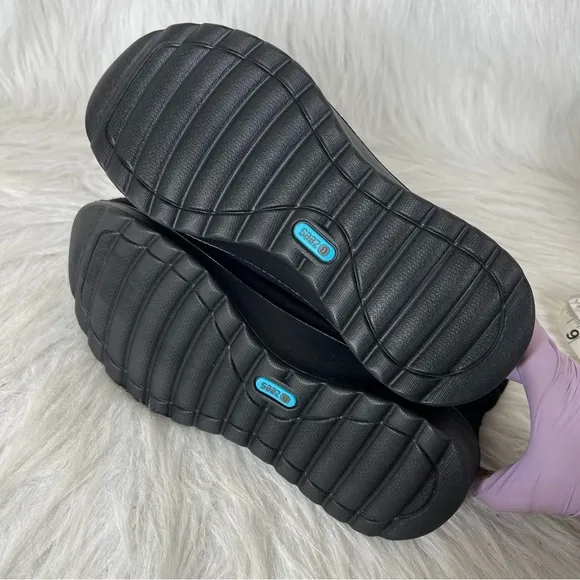 Bzees Glacier Washable Booties Black Fabric Size 7.5M