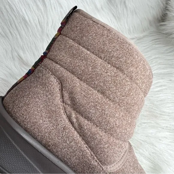 Bzees Glacier Washable Booties Taupe Fabric Size 8.5M
