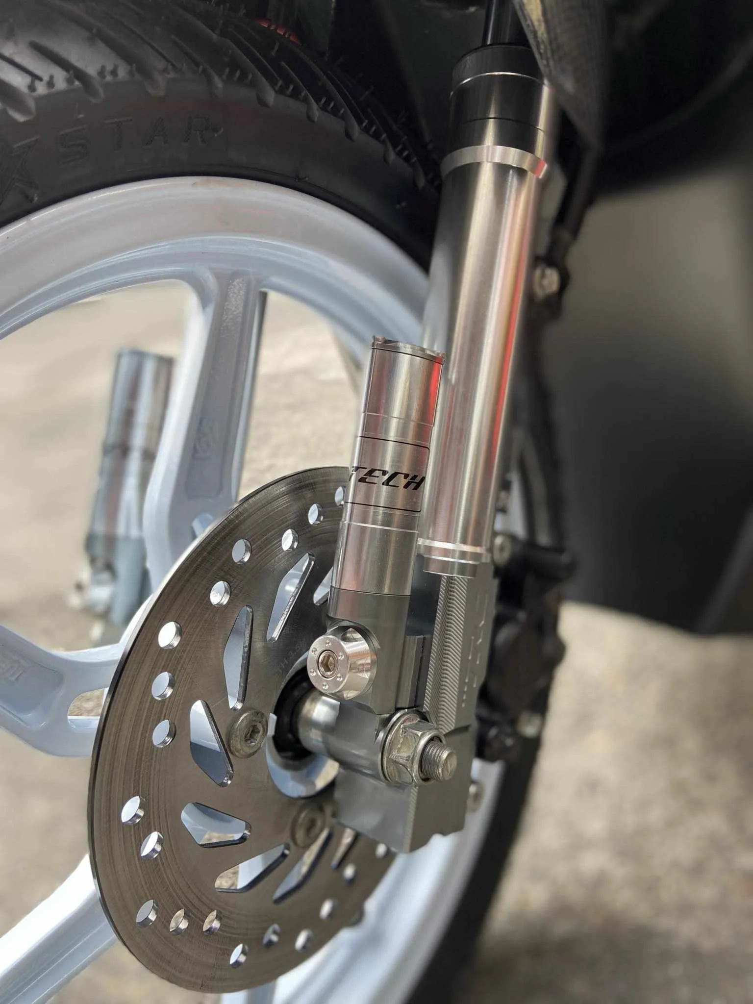 E - TRC S-TECH FRONT SHOCK CLICK / GENIO (SILVER)