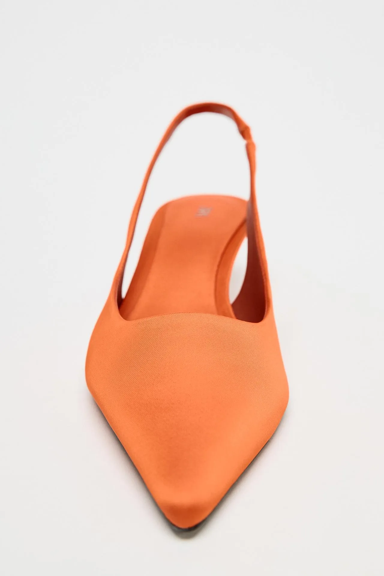 Kitten-heeled slingback fabric shoes