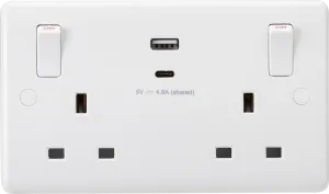 Knightsbridge CU9002 White Curved 13A 2G Switched Socket   2xUSB A C 5V DC 4.8A Shared (Outboard Rockers)