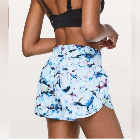 Lululemon Tracker Short V *4&quot; Multi Colored size 6