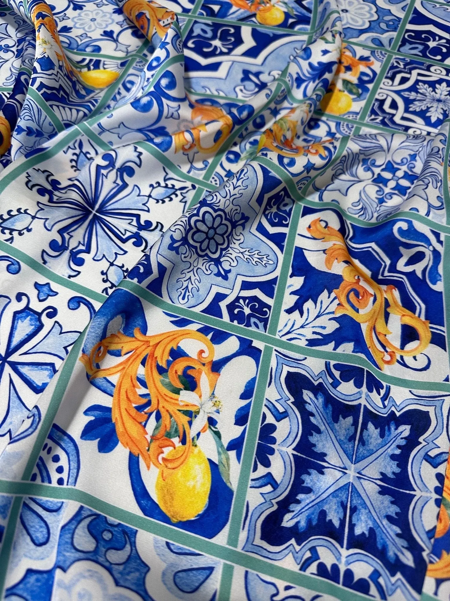 Majolica Lemons Luxury Fabric - Elegant Patterned Textile