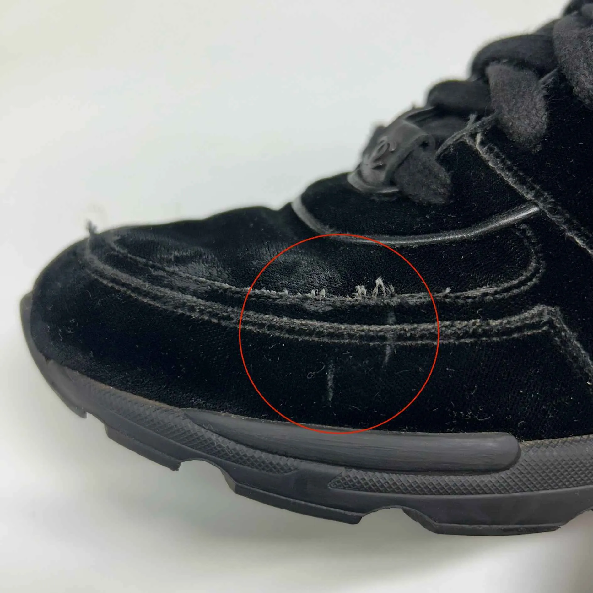 Men's Velvet Logo Low Trainers Black Size EU 40.5 / UK 6.5