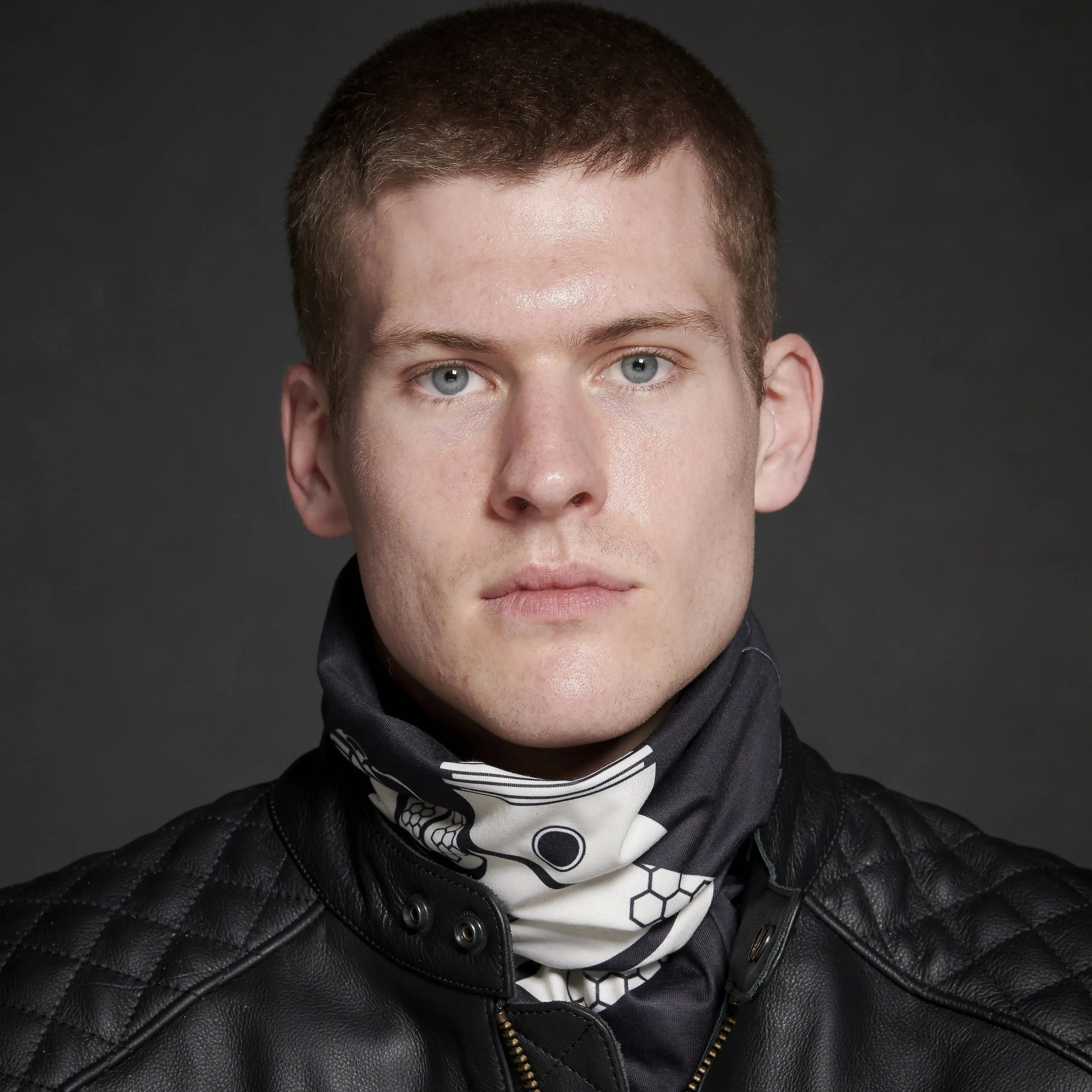 Triumph Venom Reversible Neck Tube in Black and Bone